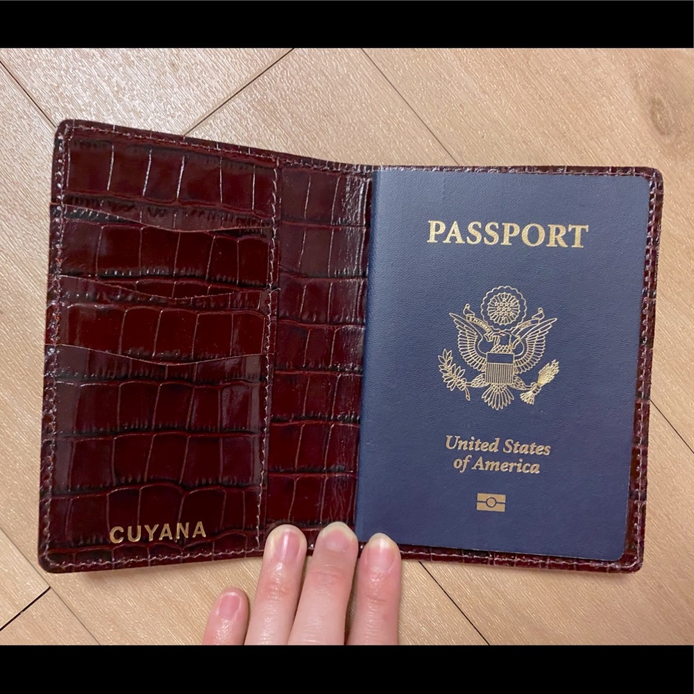 Cuyana Burgundy Croc Embossed Slim Passport Case